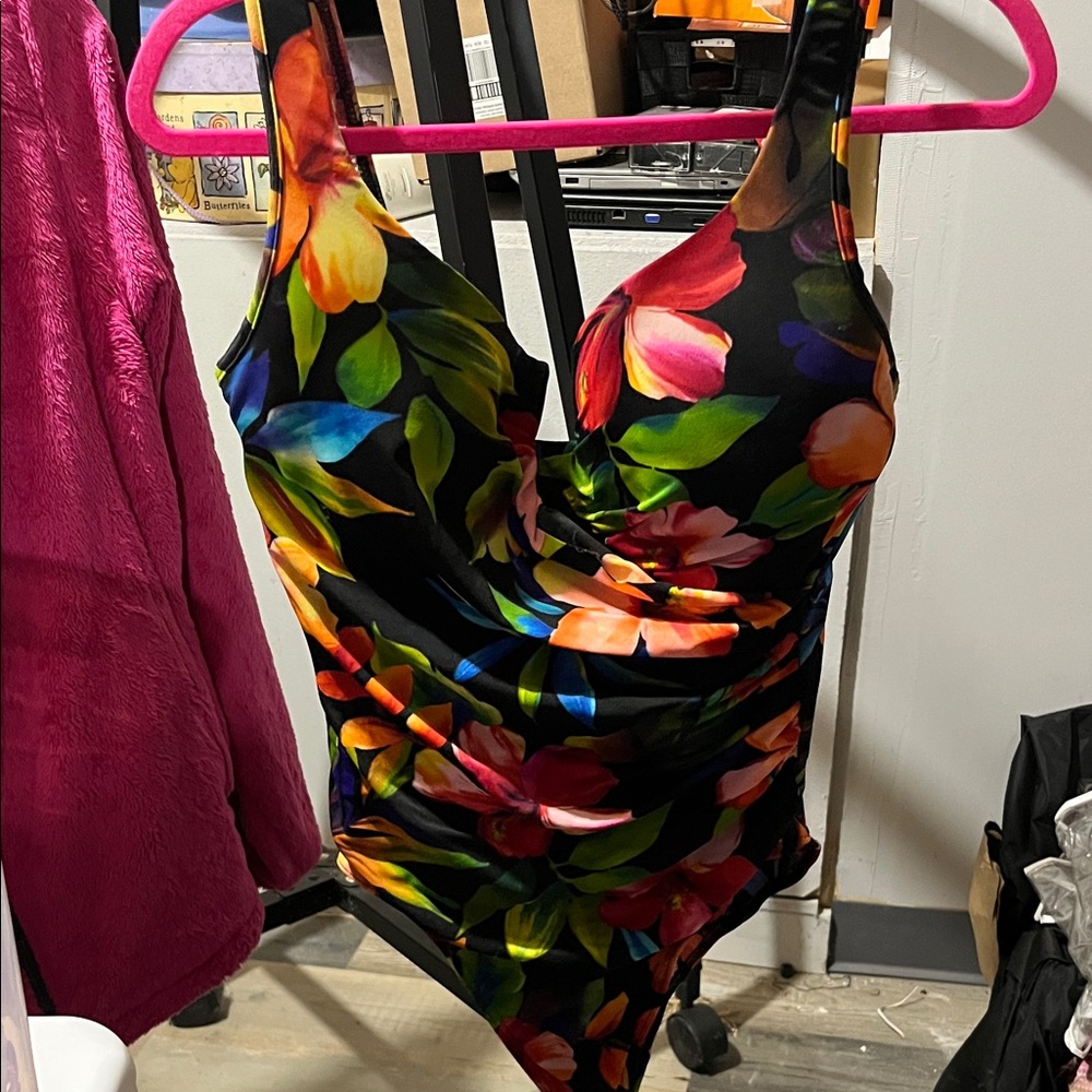 Miraclesuit Vibrant Floral Bathing suit